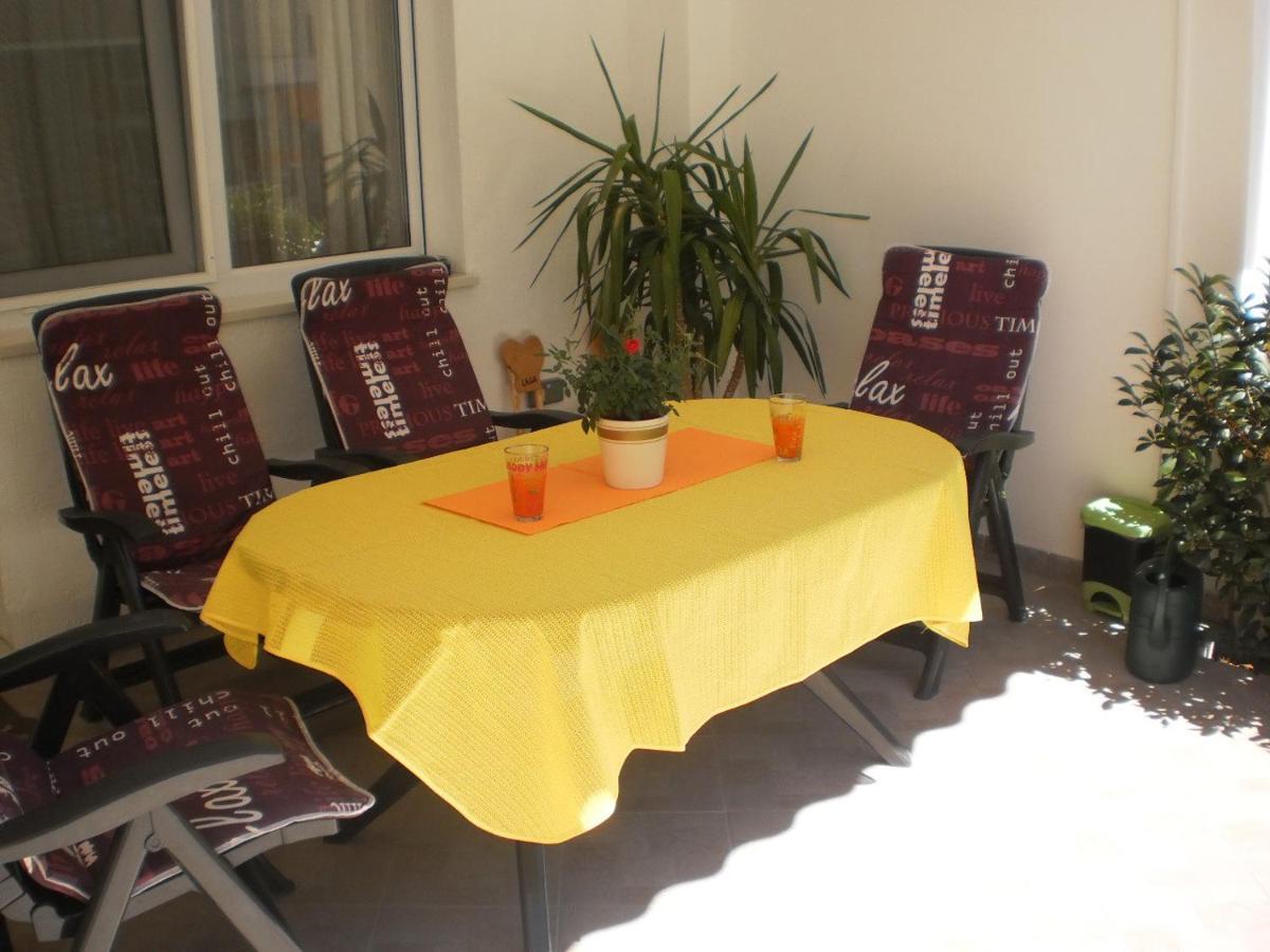 Apartment Lana Omis Exterior photo