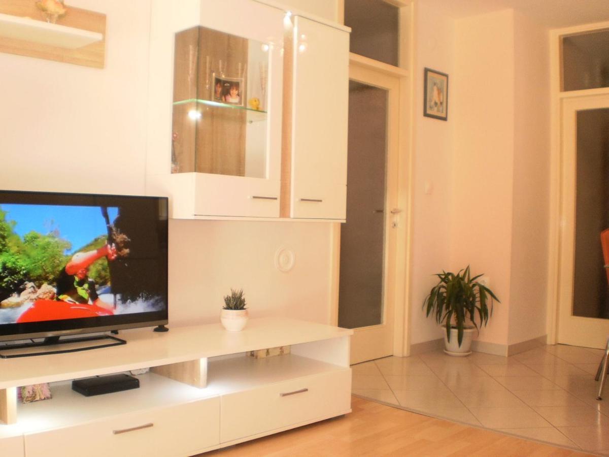 Apartment Lana Omis Exterior photo