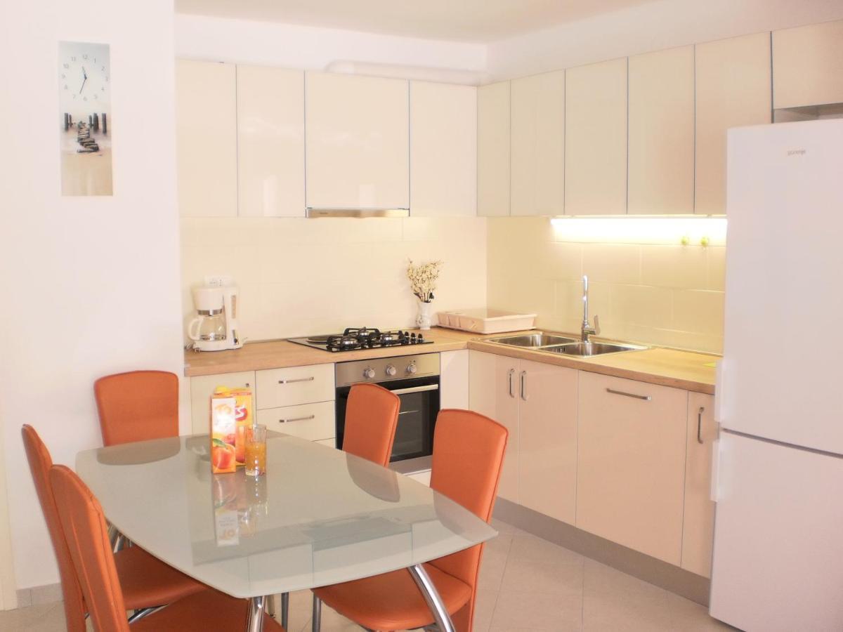 Apartment Lana Omis Exterior photo