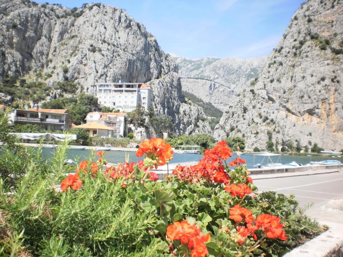 Apartment Lana Omis Exterior photo
